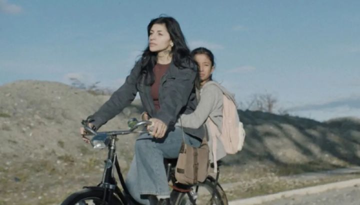 Lanzaron el primer tráiler de "Risa y la Cabina del Viento", la película protagonizada por Cazzu y Diego Peretti