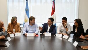Legisladores de la UCR junto a De Loredo