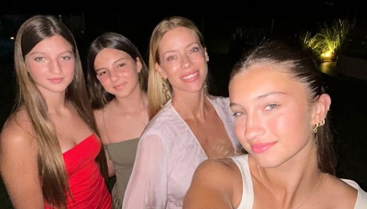 Indiana y Sienna Cubero eligieron rosa shocking para la fiesta de 15 de Allegra Cubero