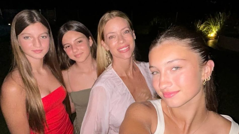Indiana, Sienna y Allegra Cubero con Nicole Neumann