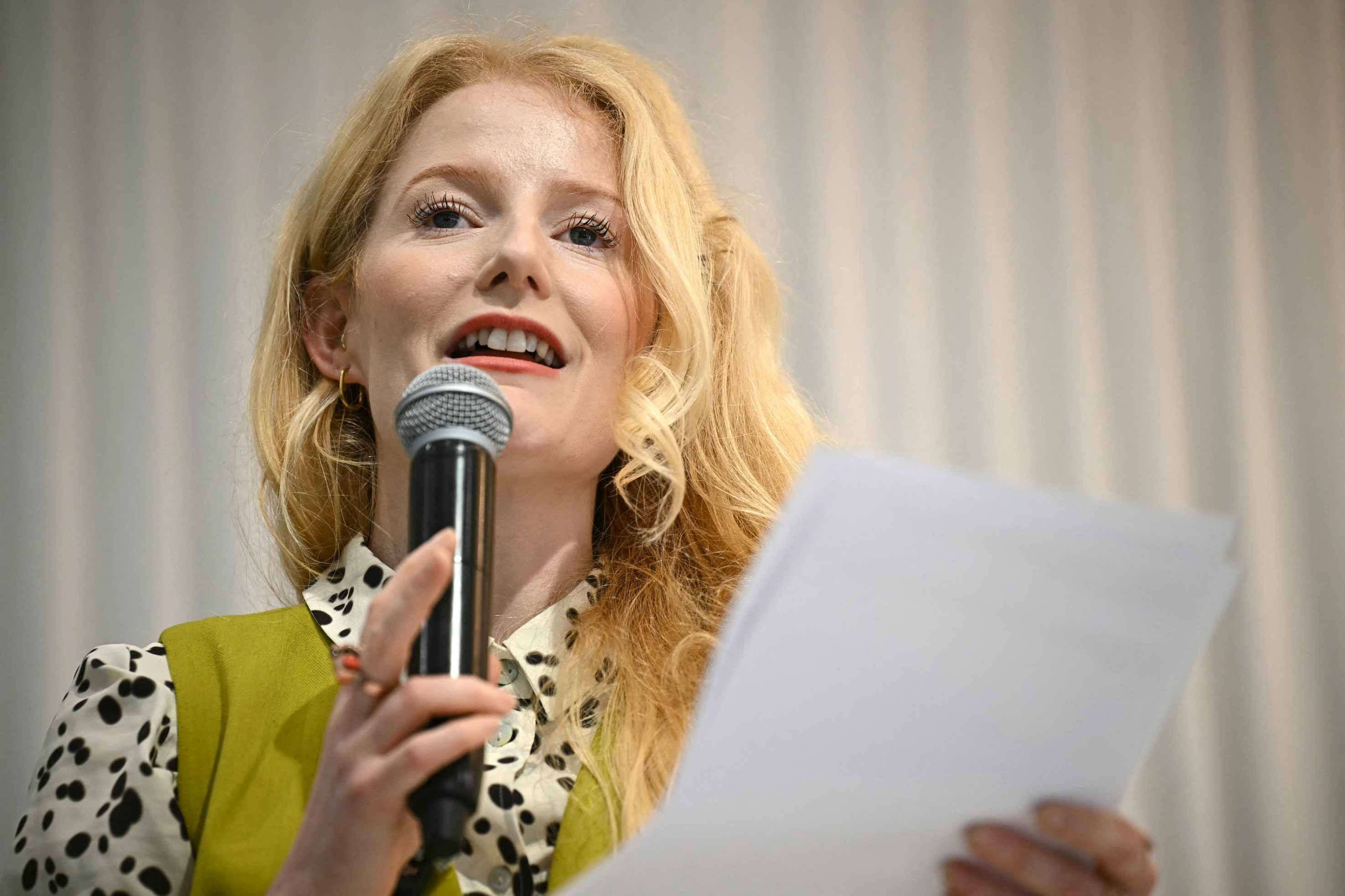 Hannah Spencer, plomera, gasista, y en 2026 nueva legisladora de Parlamento británico.