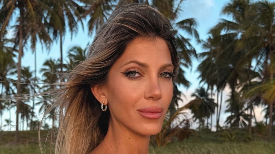 Cande Ruggeri eligió un vestido blanco minimal para su civil