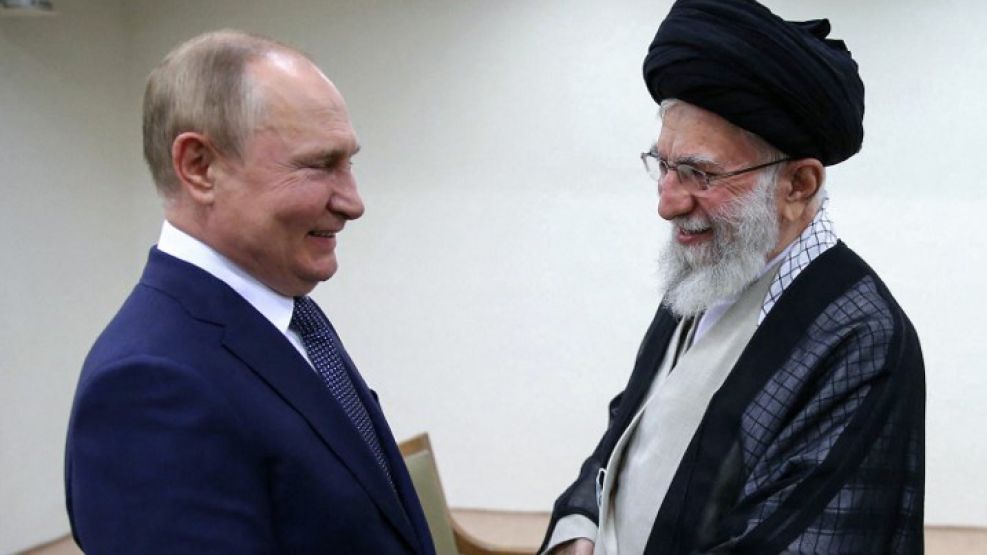 Vladimir Putin y Ali Jamenei en un encuentro en 2022.