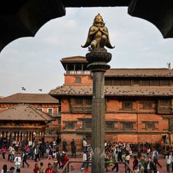 La gente visita la Plaza Durbar de Patan en Lalitpur. Foto de Tauseef MUSTAFA / AFP | Foto:AFP