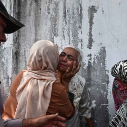 Parientes celebran con un miembro de la familia después de que fue liberado de la prisión de Insein en Yangon. Foto de Sai Aung MAIN / AFP | Foto:AFP
