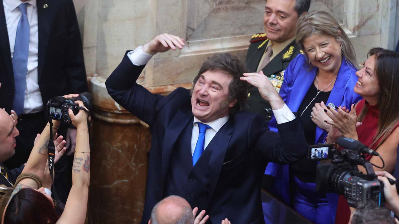 El presidente de Argentina, Javier Milei al llegar para su discurso anual ante el parlamento antes de la inauguración de la 144ª sesión ordinaria del Congreso en Buenos Aires. Foto de ALEJANDRO PAGNI / AFP | Foto:AFP
