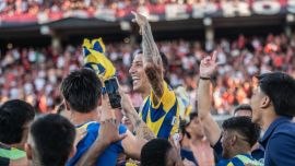 Ángel Di María también rompió la pared en el Clásico de Rosario