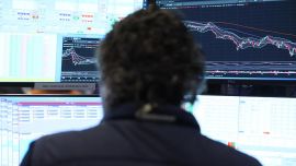El dólar cierra abril en baja pese a la tensión global y el salto del petróleo