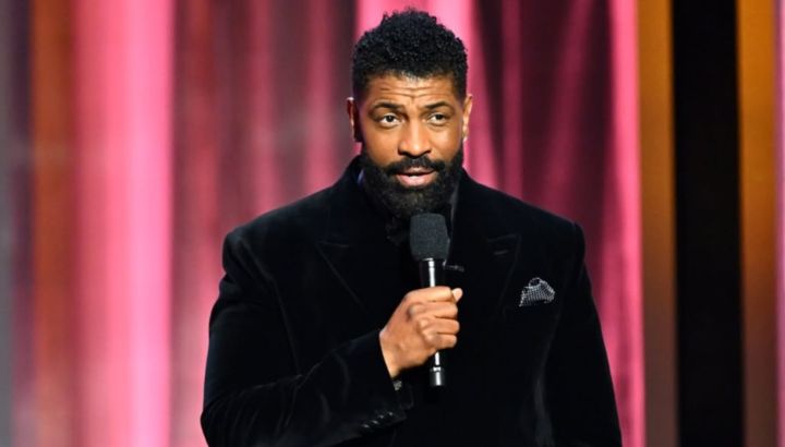Fuerte repudio por las burlas de Deon Cole en los NAACP y un sketch de SNL sobre el síndrome de Tourette