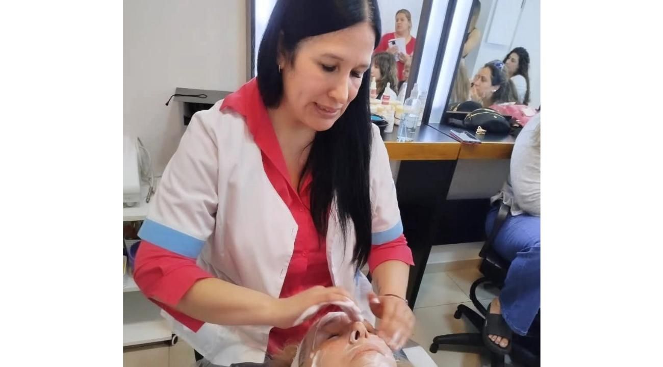 Dtra. Juana Herrera: vocación, estética y bienestar en cada paso