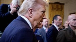 Donald Trump y la mancha roja en el cuello 03032026