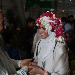 Los pasajeros musulmanes indios fueron recibidos a su llegada al aeropuerto de Ahmedabad. Foto de Shammi MEHRA / AFP | Foto:AFP
