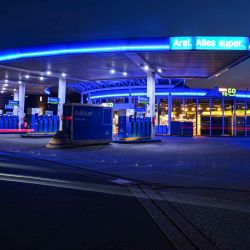 Gasolinera Aral en Bochum, se espera que los precios del petróleo sigan subiendo tras la casi total paralización del tráfico en el Estrecho de Ormuz. Foto de Ina FASSBENDER / AFP | Foto:AFP