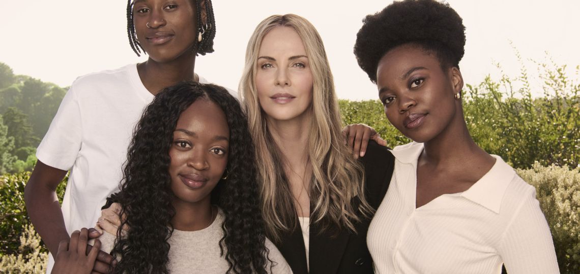 Charlize Theron y su misión de sanar a las mujeres de Sudáfrica