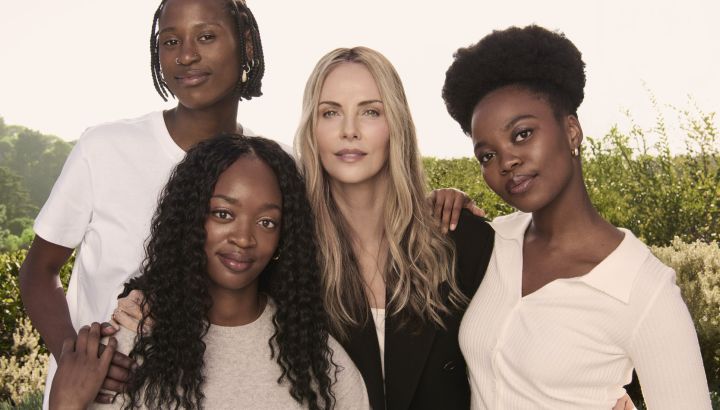 Charlize Theron y su misión de sanar a las mujeres de Sudáfrica