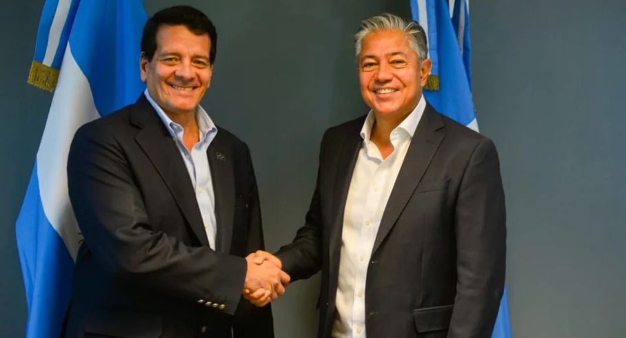 Felipe Bayón CEO de GeoPark y el gobernador neuquino Rolando Figueroa