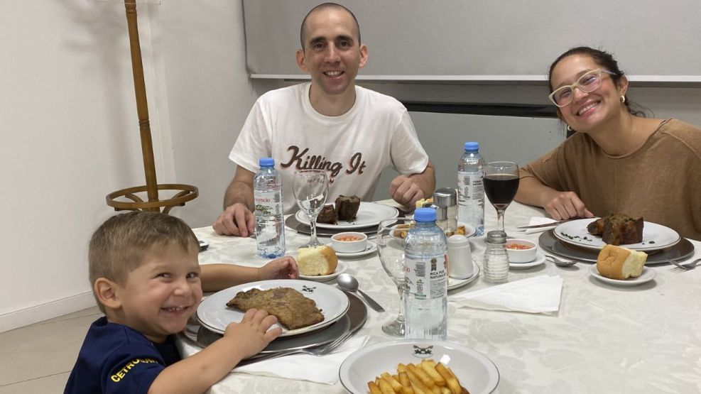 Nahuel Gallo, primera cena en familia después de pasar 448 días detenido ilegalmente en Venezuela