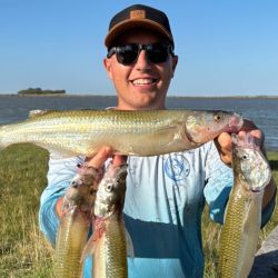 La Barrancosa combina acceso sencillo, buen entorno natural y un manejo responsable del recurso, factores que ayudan a sostener la calidad de la pesca temporada tras temporada. 