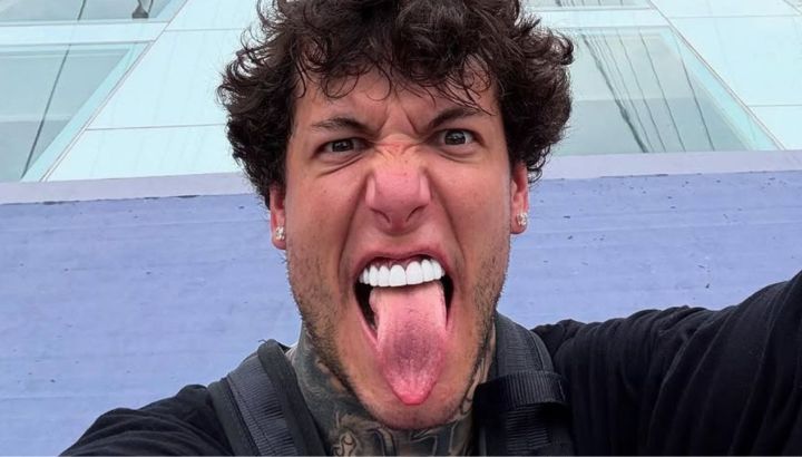 Adiós a los muebles tradicionales: Alex Caniggia apuesta por la TV flotante, la nueva tendencia deco 