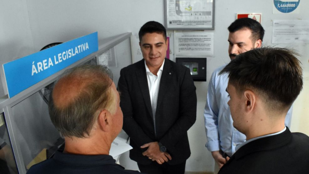 El ministro de Gobierno y diputados del oficialismo presentando el proyecto. 