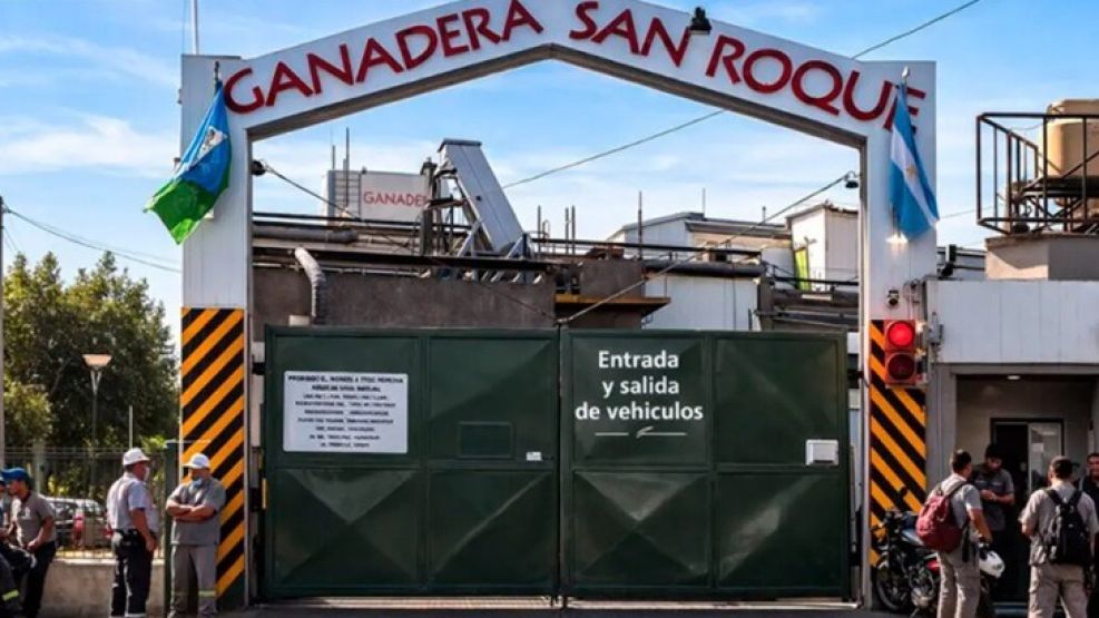 Frigorífico cerró sus puertas y echó a 100 empleados.