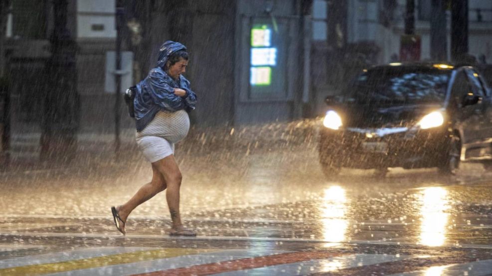 Llegan las lluvias al AMBA y se mantendrán por 48 horas tras una jornada de 30 grados 05033036