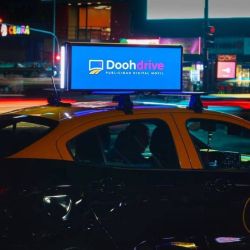 La red contará con 100 pantallas instaladas en taxis que circularán por la ciudad. | Foto:Doohdrive