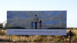 Emotivo homenaje en Bahía Blanca a las niñas que murieron en la inundación: el recuerdo que conmueve a toda la ciudad