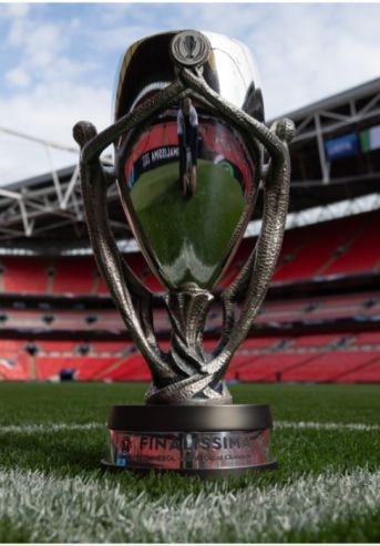 Flamante trofeo de la Finalissima