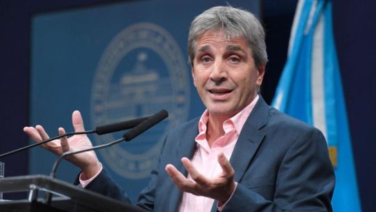 Luis "Toto" Caputo en modo mendigo: "Por favor lleven sus dólares al banco"