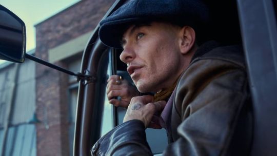 “Peaky Blinders: el hombre inmortal”: Steven Knight explicó el cambio de actor para Duke Shelby