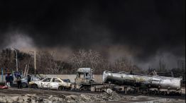 Domingo con el día convertido en noche en Teherán, por el humo de los bombadeados pozos petroleros.