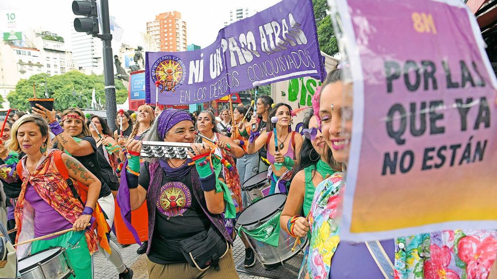 Organizaciones feministas convocaron a un paro y una marcha hacia Plaza de Mayo este lunes por el Día de la Mujer - Image 2