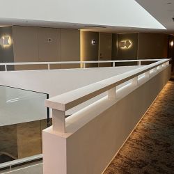 The Grand, en La Brava de Punta del Este: con forma de barco y mucho confort.