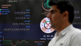 Más guerra en Medio Oriente: las bolsas se desploman y el petróleo rozó los 120 dólares