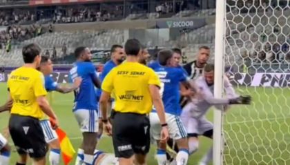 Pelea en el Mineirao