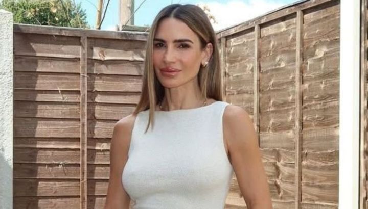 María Vázquez impone el pantalón suede straight-leg el boom de la temporada