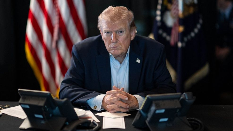 Donald Trump en su centro de mando de Mar-a-Lago (Florida)