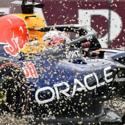 El piloto holandés de Red Bull Racing, Max Verstappen, se estrella durante la sesión de clasificación del Gran Premio de Australia de Fórmula Uno en el Circuito Albert Park en Melbourne. | Foto:Paul Crock / AFP