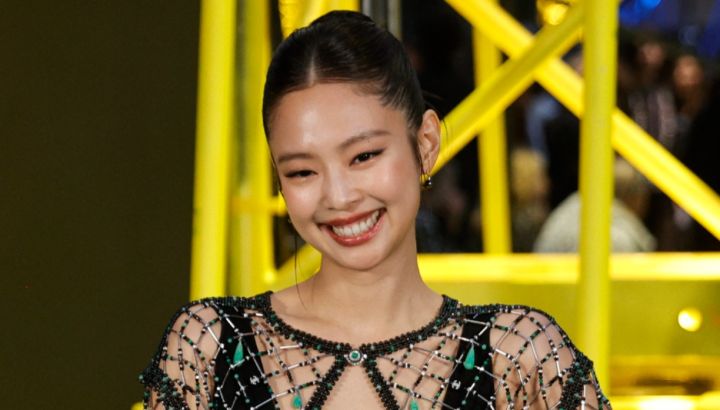 Jennie deslumbró con un look transparente que acaparó todas las miradas en la Semana de la Moda de París