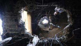 Un hombre palestino observa los daños que, según los residentes, fueron causados por fragmentos de un cohete iraní interceptado que impactó en un edificio palestino de tres plantas en la ciudad cisjordana de Bidya, al oeste de Salfit. El ejército israelí anunció el inicio de una nueva oleada de ataques a gran escala en Irán, que también impactaba infraestructuras de Hezbolá en Beirut, la capital del Líbano. Los nuevos ataques, dirigidos contra lo que el ejército israelí denominó "infraestructuras del régimen terrorista iraní", se produjeron en el duodécimo día de la guerra entre Estados Unidos e Israel contra Teherán.