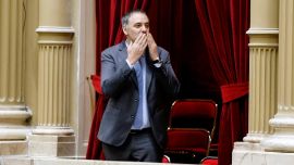 Adorni anunció en 2024 un decreto para restringir el uso de los aviones oficiales