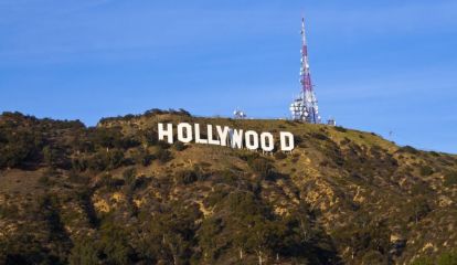 El cartel de Hollywood en California