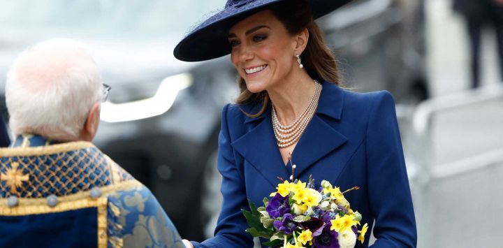 La princesa Catalina de Gales, de Gran Bretaña, sonríe al partir tras la ceremonia anual del Día de la Commonwealth en la Abadía de Westminster, en Londres.