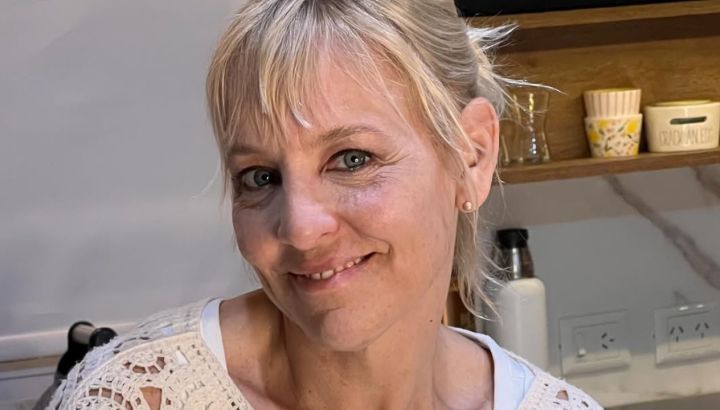 La receta del budín húmedo de durazno de Jimena Monteverde: fácil y súper esponjoso