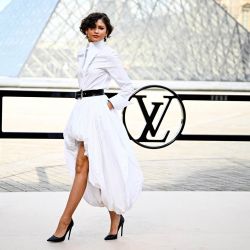 La actriz estadounidense Zendaya posa durante una sesión fotográfica antes de asistir al desfile de moda de la colección de prêt-à-porter femenina otoño/invierno 2026-2027 de Louis Vuitton, como parte de la Semana de la Moda Femenina de París, en París. | Foto:JULIEN DE ROSA / AFP