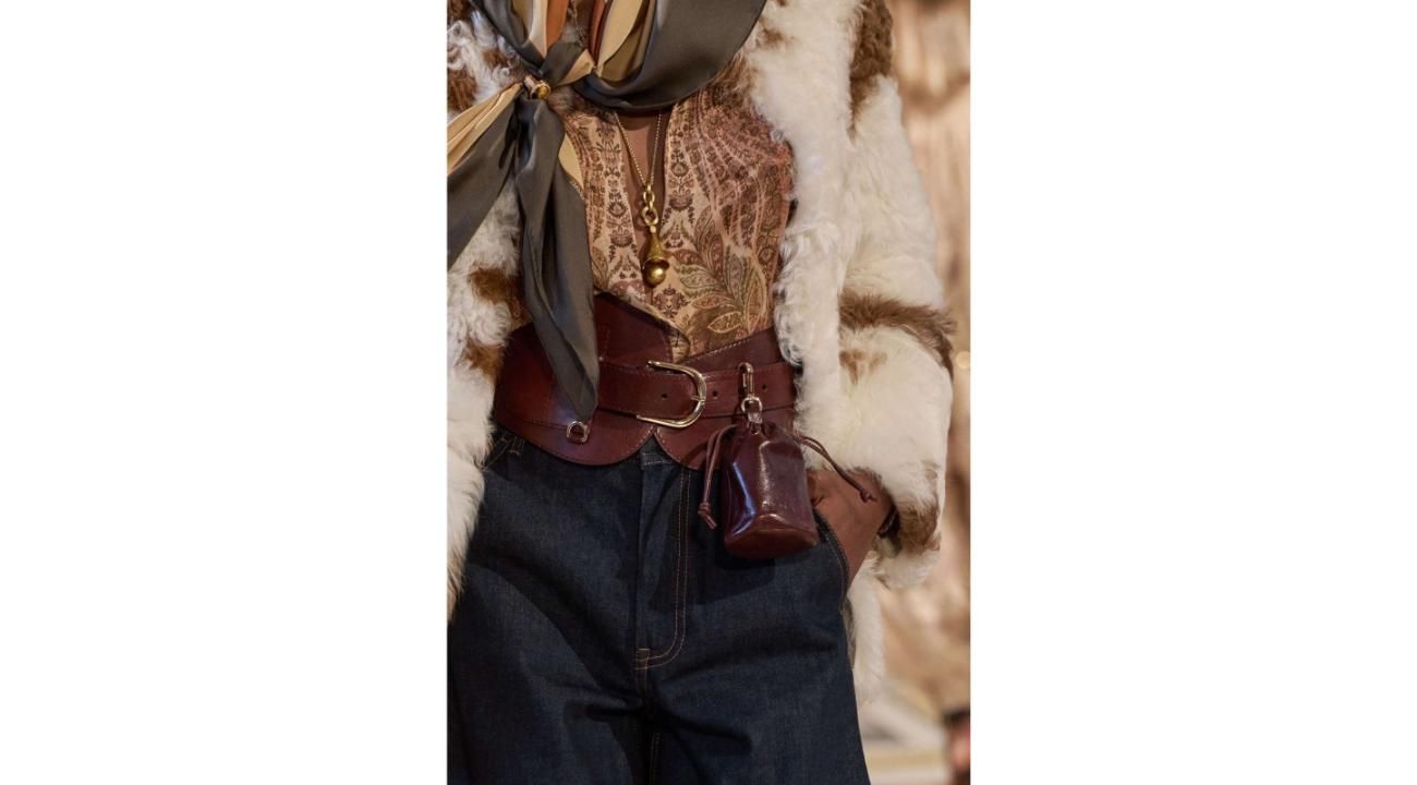 OTOÑO / INVIERNO 2026: maximalismo, texturas y el nuevo lujo de la identidad