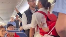 Así fue la violenta pelea en un avión en Miami.