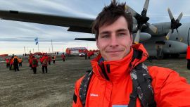 Un tuitero cercano a Santiago Caputo fue desplazado como asesor del ministro de Defensa