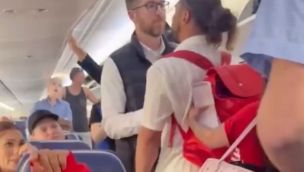 Así fue la violenta pelea en un avión en Miami.